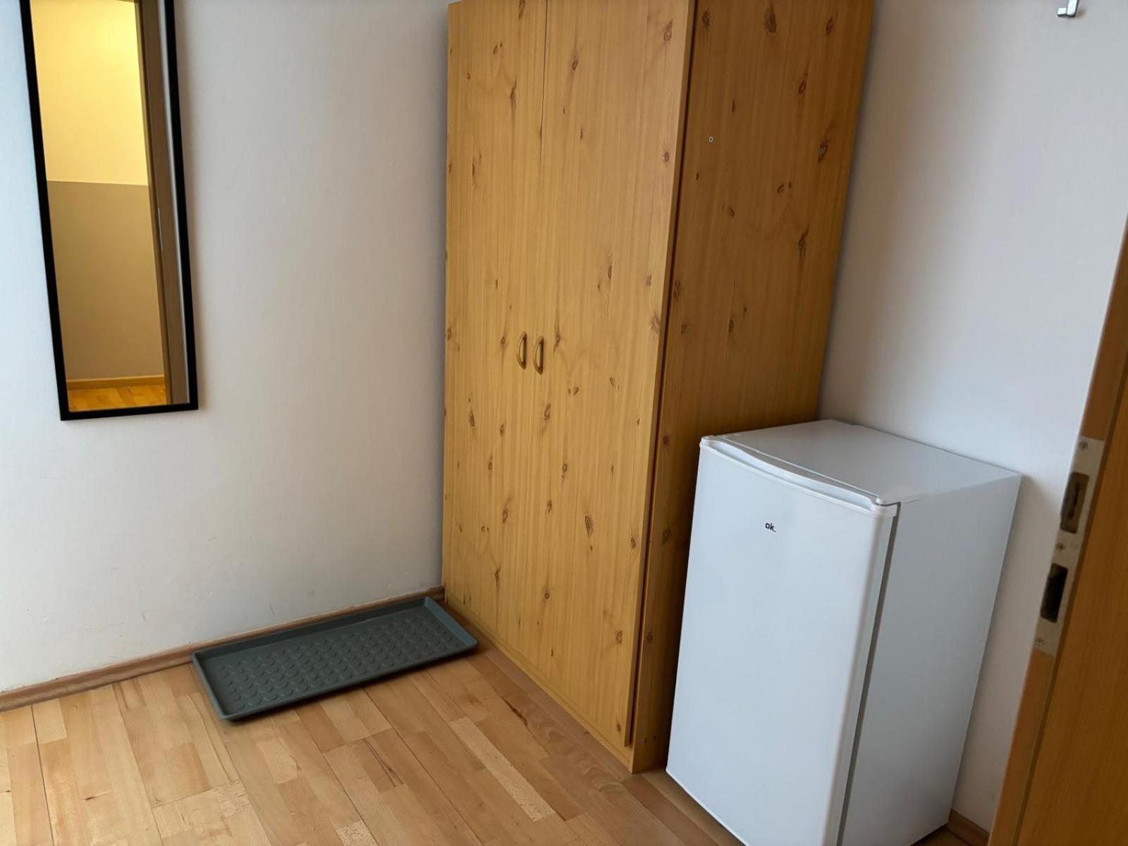Doppelzimmer-Bad-Kuehlschrank-Tv-19 Meine Экстерьер фото